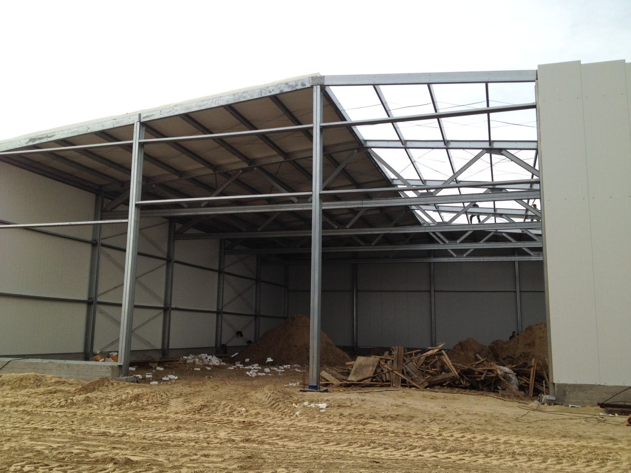 Construcții metalice: hale, depozite, frigidere, ferme, centre comerciale, servicii auto