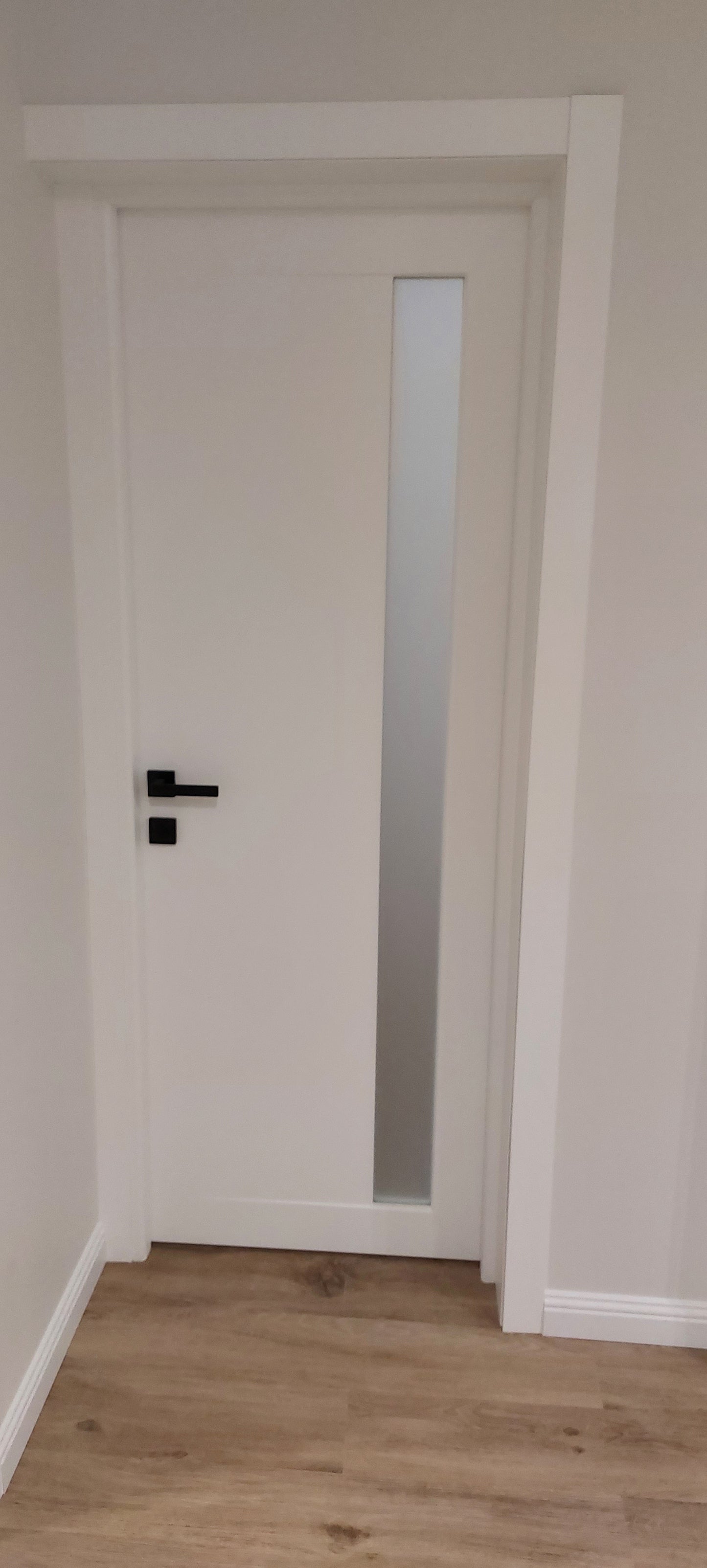 Instalare Uși/Plinte/Laminat/Parchet. Установка дверей, плинтусов, ламината,паркета.
