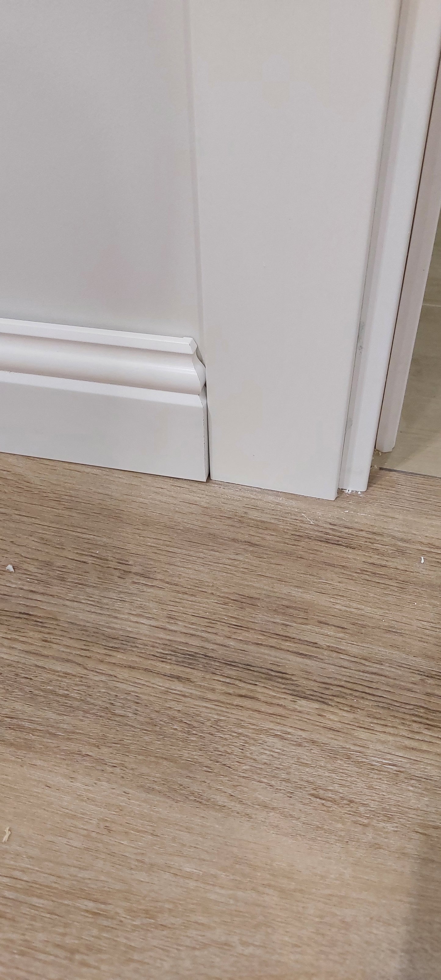 Instalare Uși/Plinte/Laminat/Parchet. Установка дверей, плинтусов, ламината,паркета.