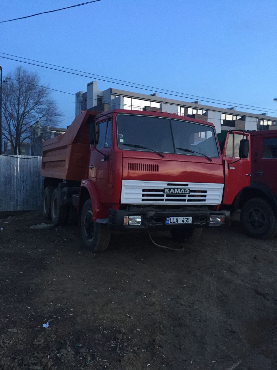 Prestam servicii de excavare, efectuam lucrari de terasament, evacuam deseuri de constructie ,pamint