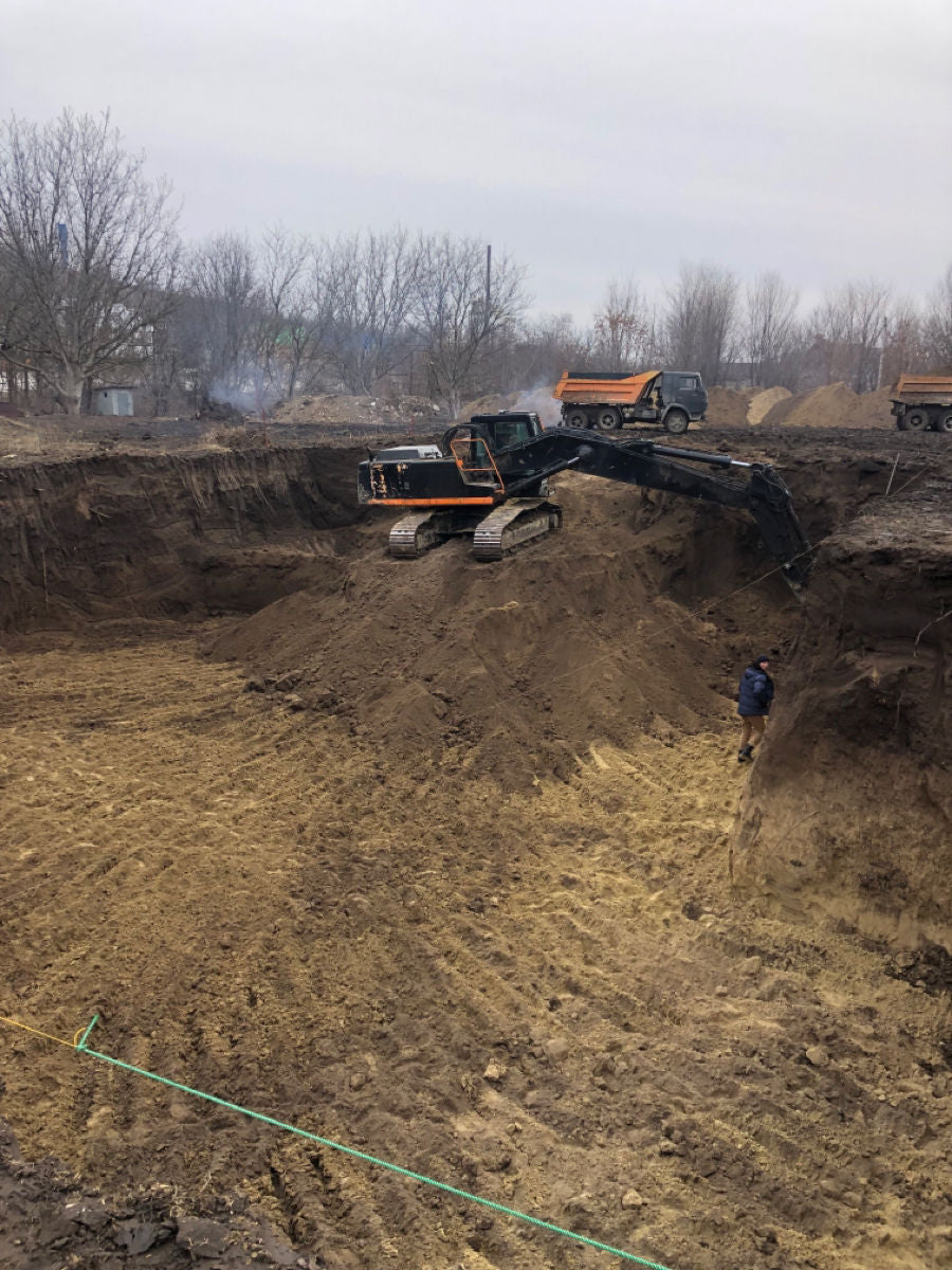 Prestam servicii de excavare, efectuam lucrari de terasament, evacuam deseuri de constructie ,pamint