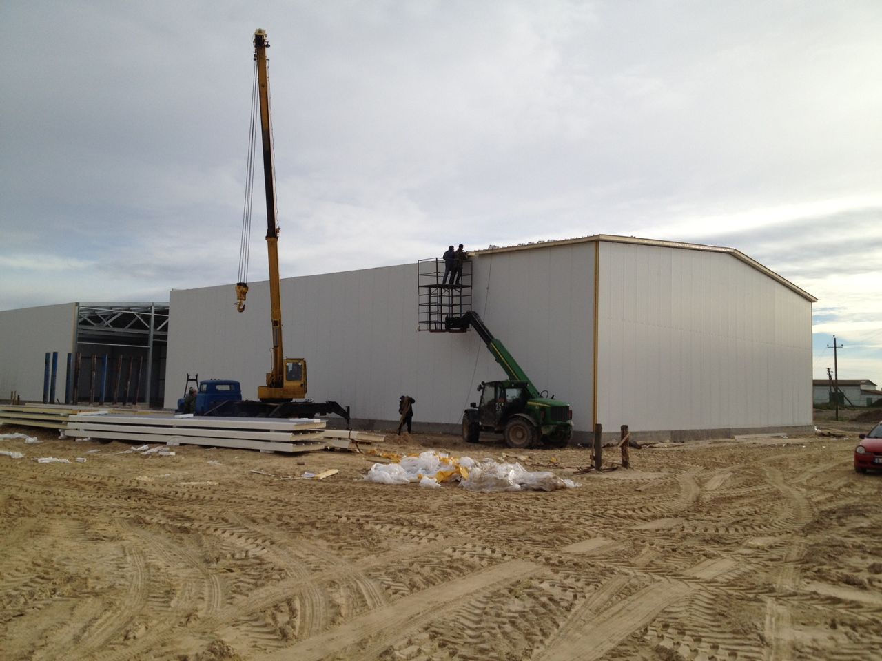 Construcții metalice: hale, depozite, frigidere, ferme, centre comerciale, servicii auto