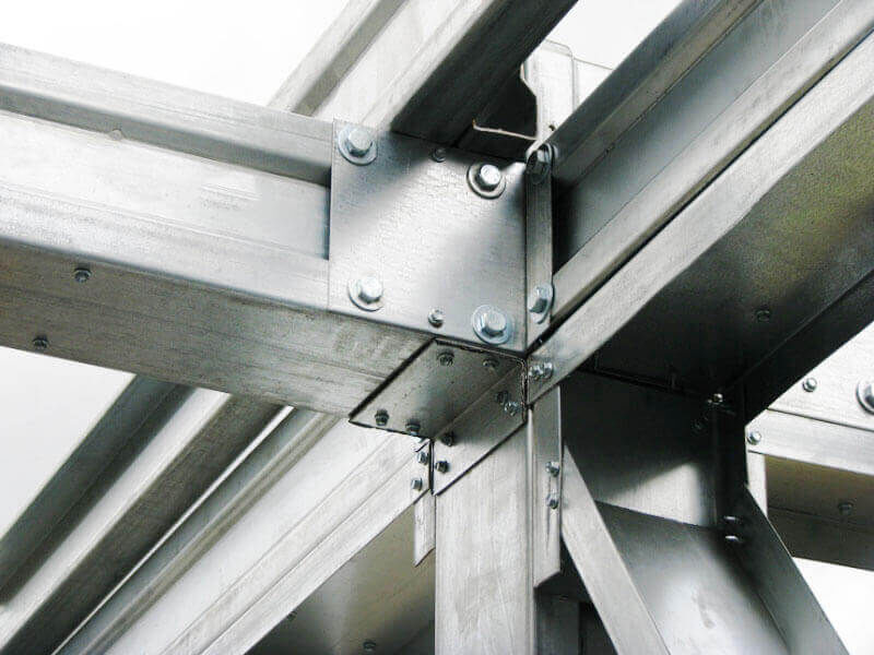 Construcții metalice: hale, depozite, frigidere, ferme, centre comerciale, servicii auto