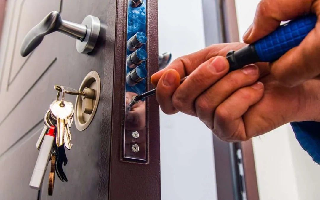 Deschidem si Schimbam Lacatele, Yala, Usi, Auto, Safeu