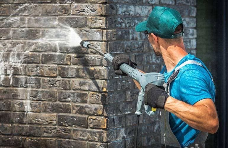 Spălare profesională cu presiune înaltă Curat. Rapid. Sigur!