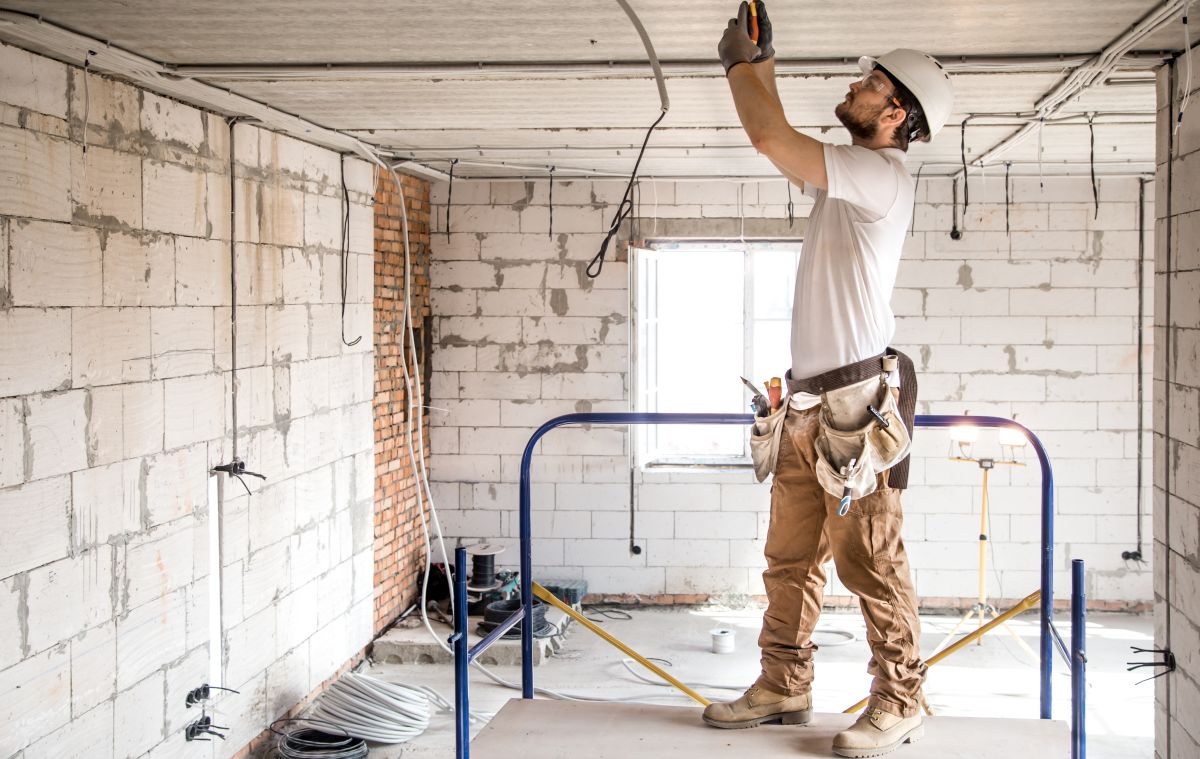 Electrician servicii rapide și de calitate!