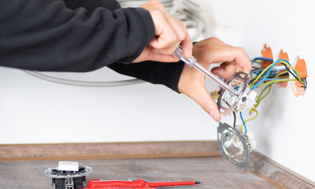 Electrician servicii rapide și de calitate!