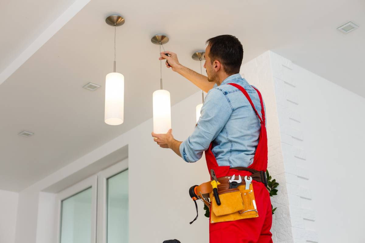 Electrician servicii rapide și de calitate!